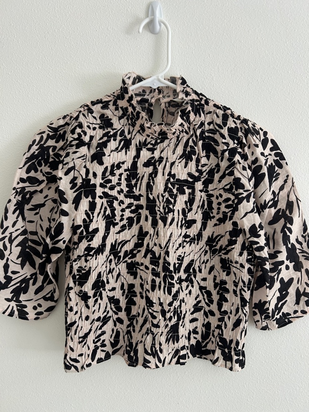 H&M Print Puff Short Sleeve Smocked Blouse Shirt Top Small NWT